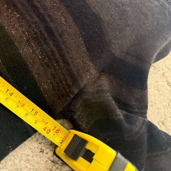 Theory GUC Brown/Black fitted scoop neck sweater. - Picture 7 of 11